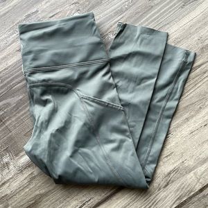 NWT CRZ YOGA Capri leggings